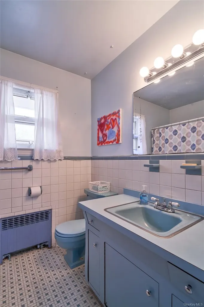 42 Peary Street West Babylon NY 11704