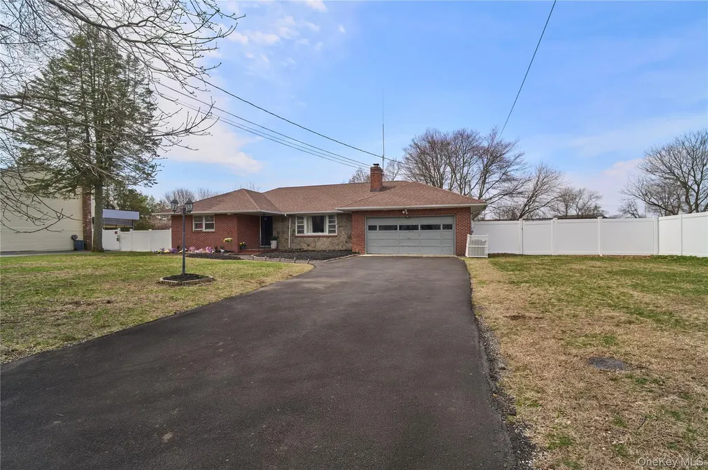 42 Peary Street West Babylon NY 11704