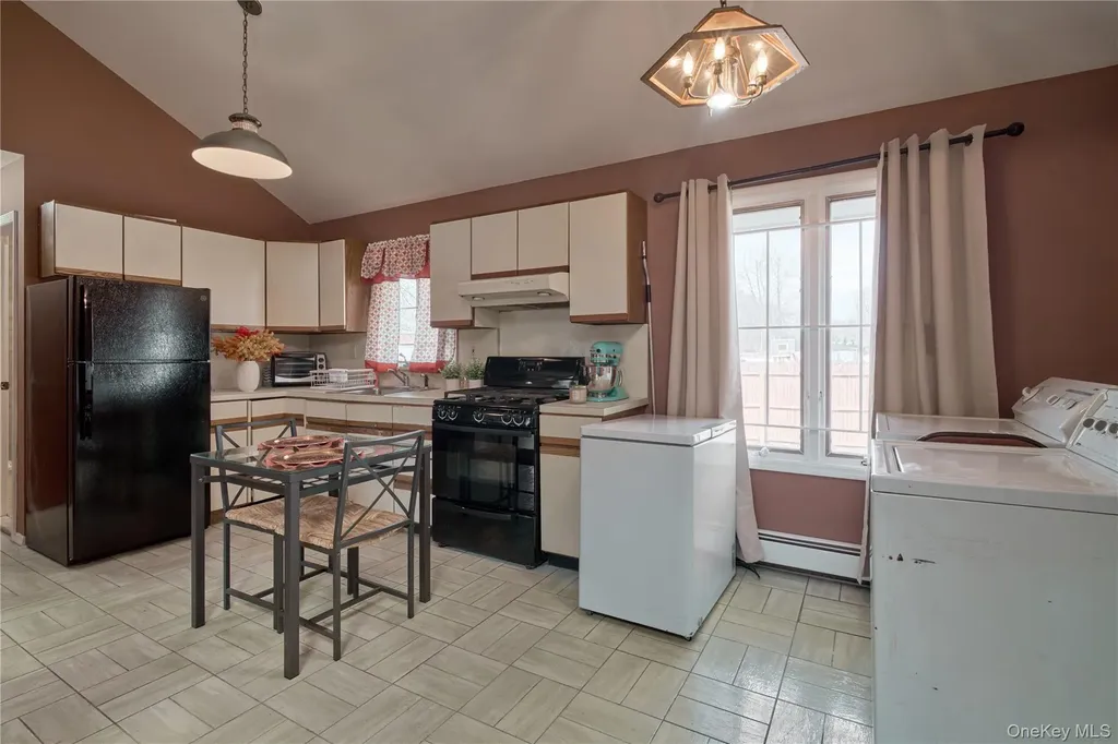 42 Peary Street West Babylon NY 11704