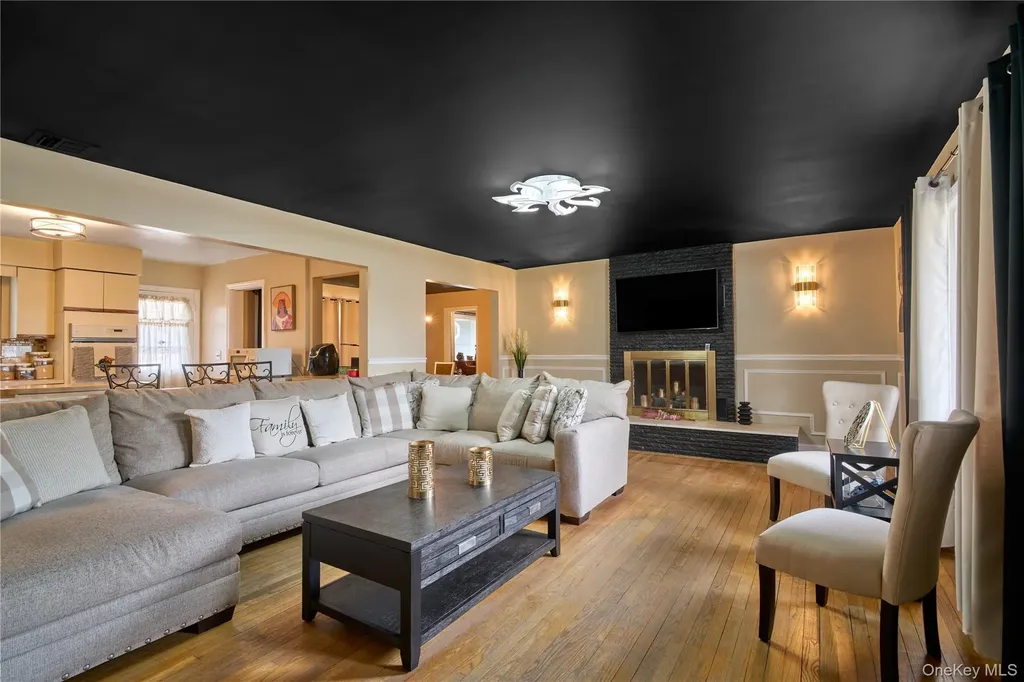 42 Peary Street West Babylon NY 11704