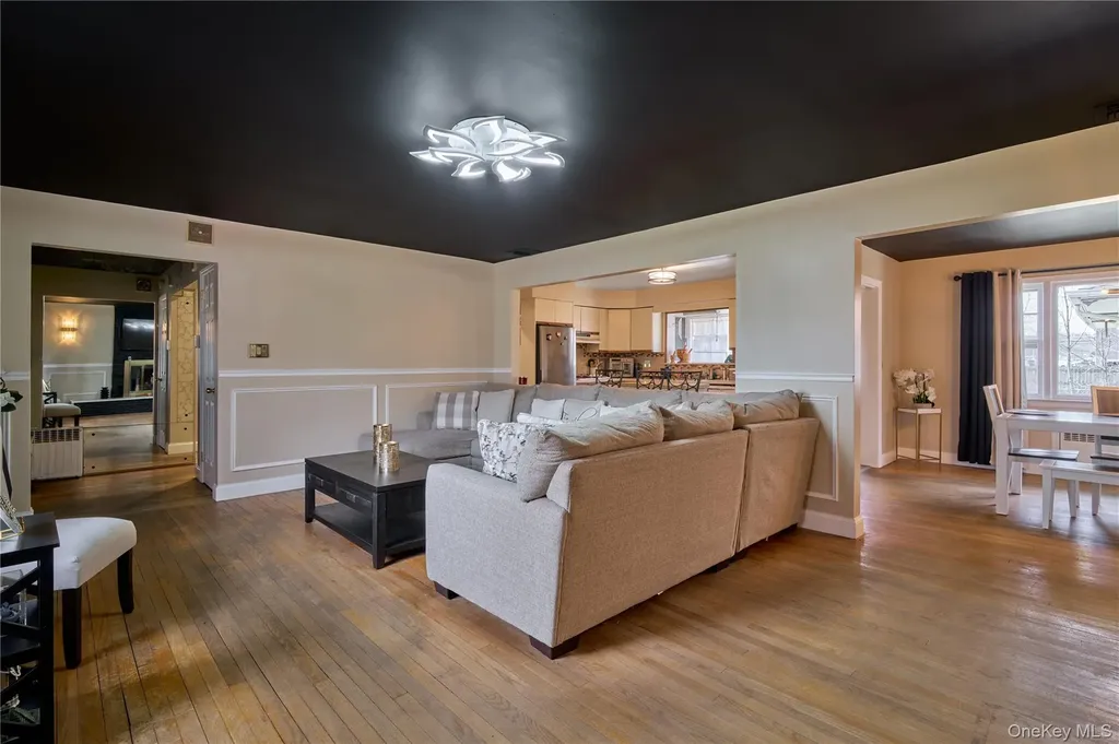 42 Peary Street West Babylon NY 11704