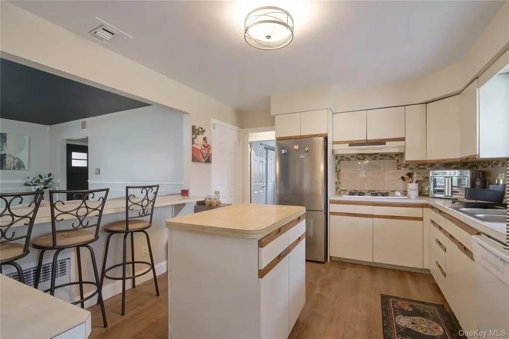 42 Peary Street West Babylon NY 11704