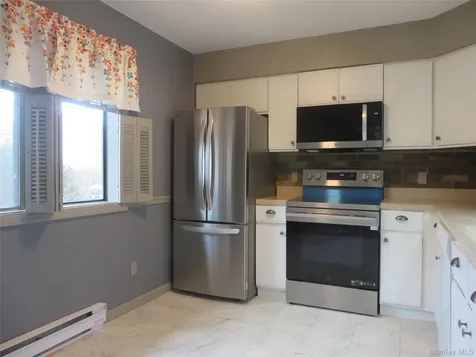 5909 Chelsea Cove N Hopewell Junction NY 12533