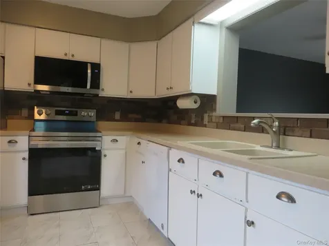 5909 Chelsea Cove N Hopewell Junction NY 12533