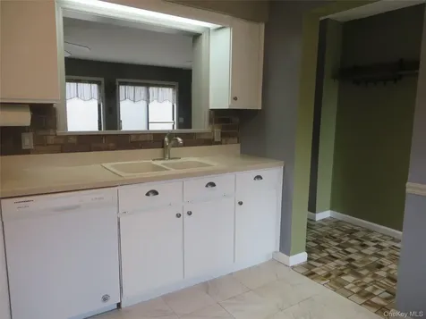 5909 Chelsea Cove N Hopewell Junction NY 12533