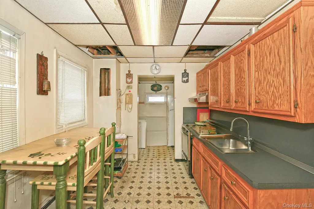 86 Gotham Avenue Elmont NY 11003