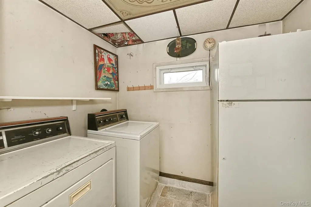 86 Gotham Avenue Elmont NY 11003