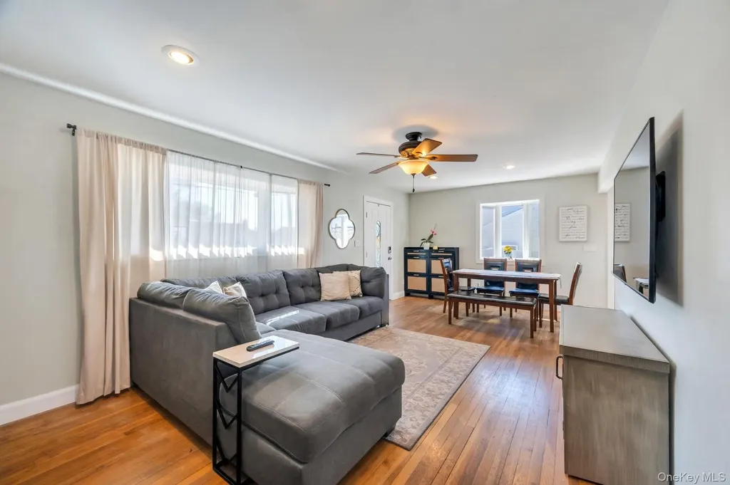 28 Saint Joseph Avenue Ronkonkoma NY 11779
