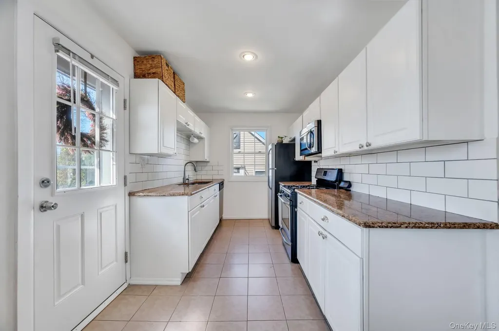 28 Saint Joseph Avenue Ronkonkoma NY 11779