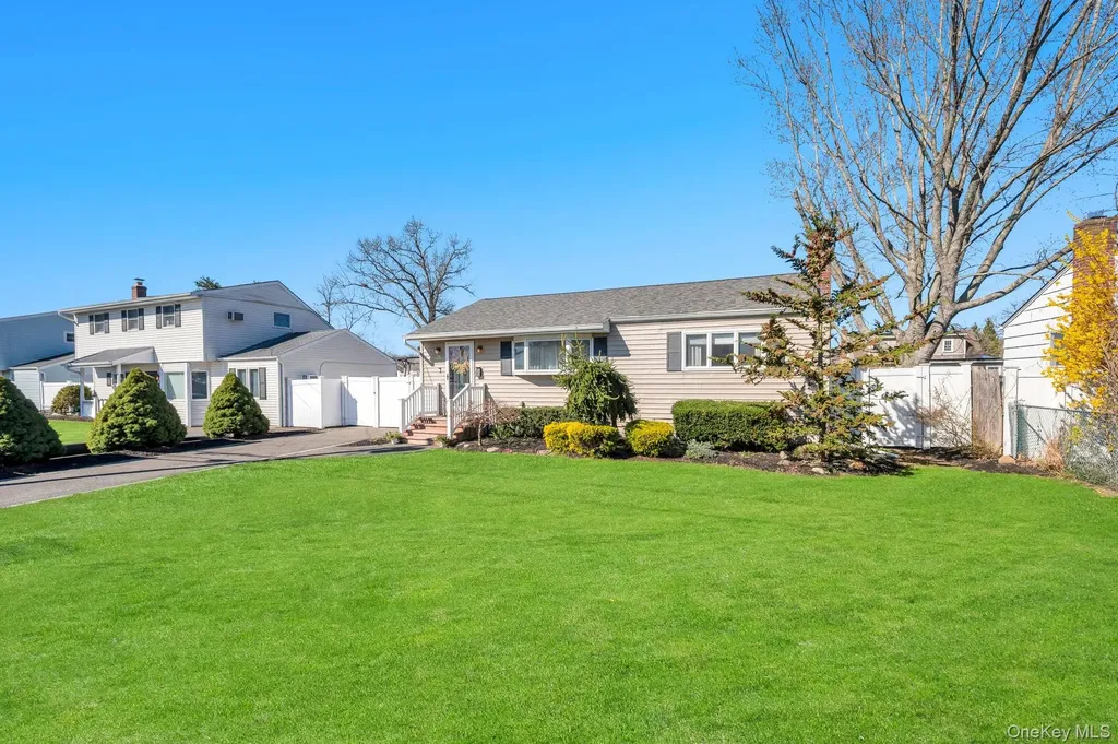 28 Saint Joseph Avenue Ronkonkoma NY 11779