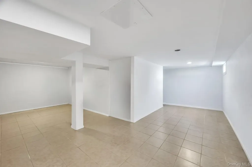 28 Saint Joseph Avenue Ronkonkoma NY 11779