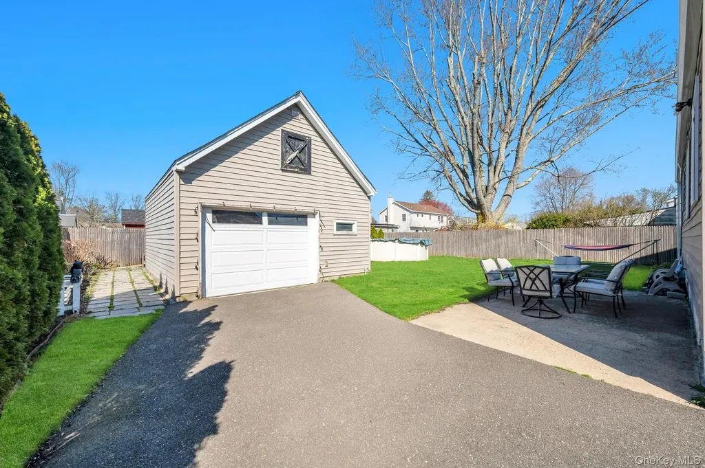28 Saint Joseph Avenue Ronkonkoma NY 11779