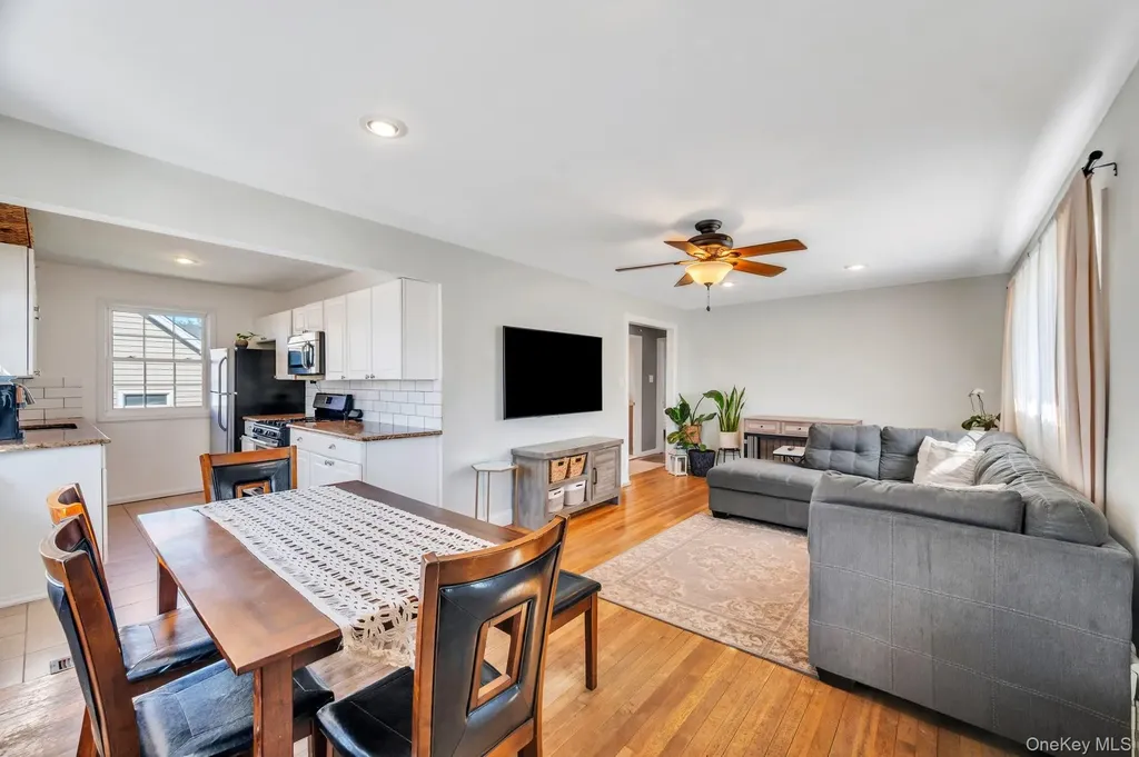 28 Saint Joseph Avenue Ronkonkoma NY 11779