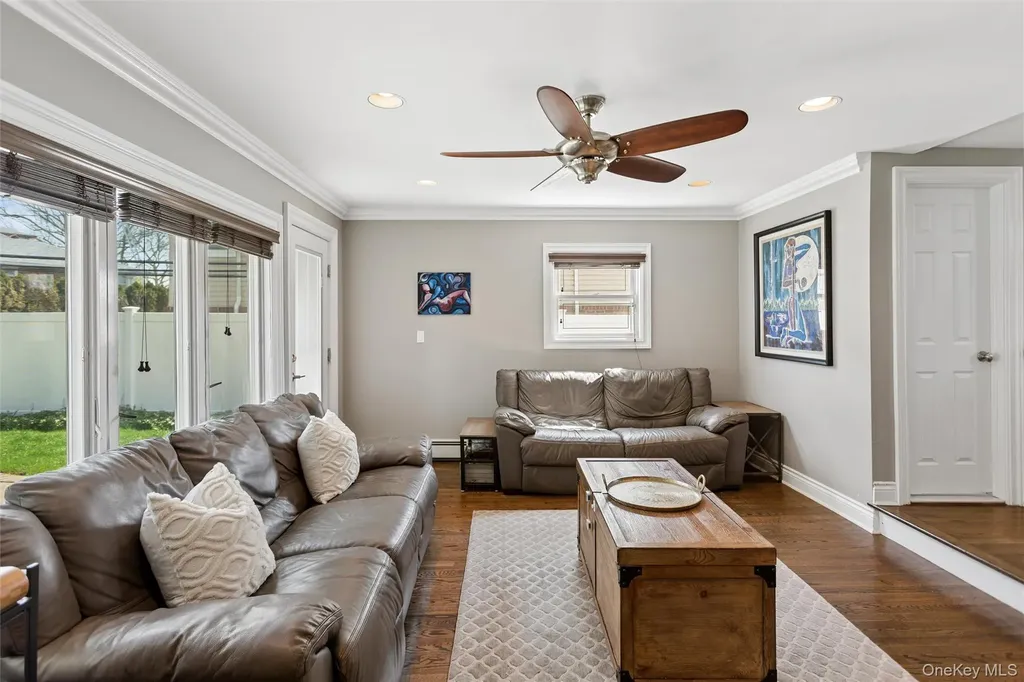 10 Lever Place Plainview NY 11803