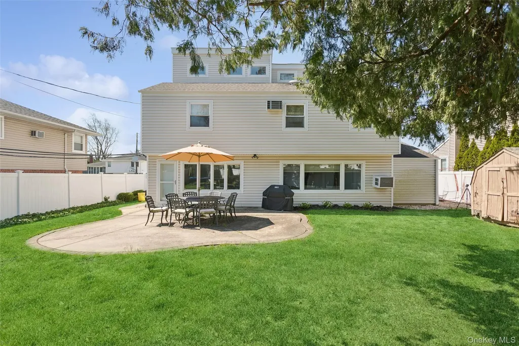 10 Lever Place Plainview NY 11803