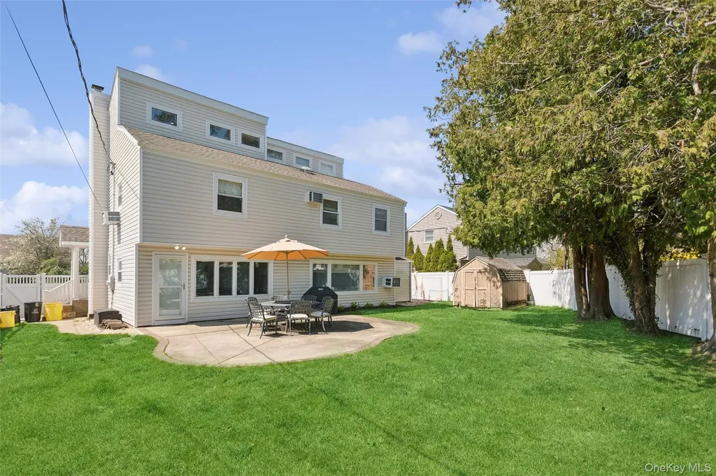 10 Lever Place Plainview NY 11803