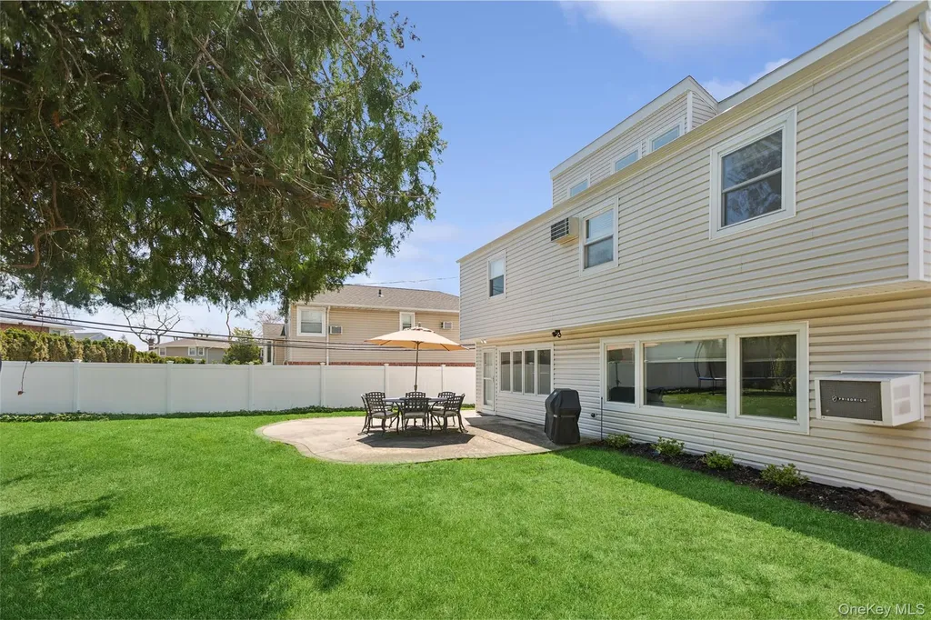 10 Lever Place Plainview NY 11803