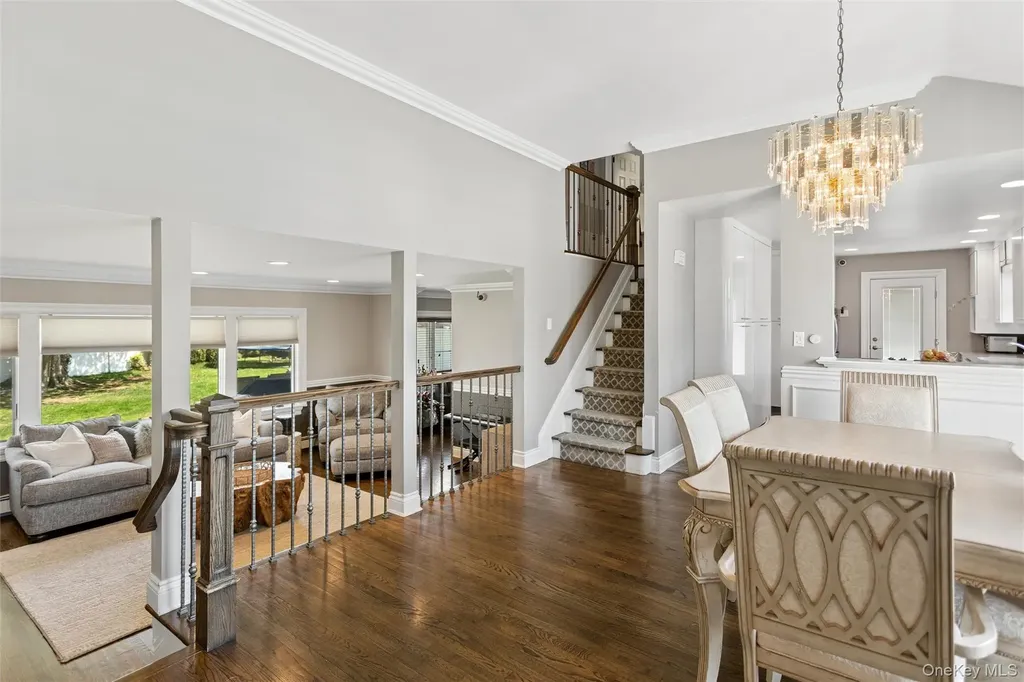 10 Lever Place Plainview NY 11803