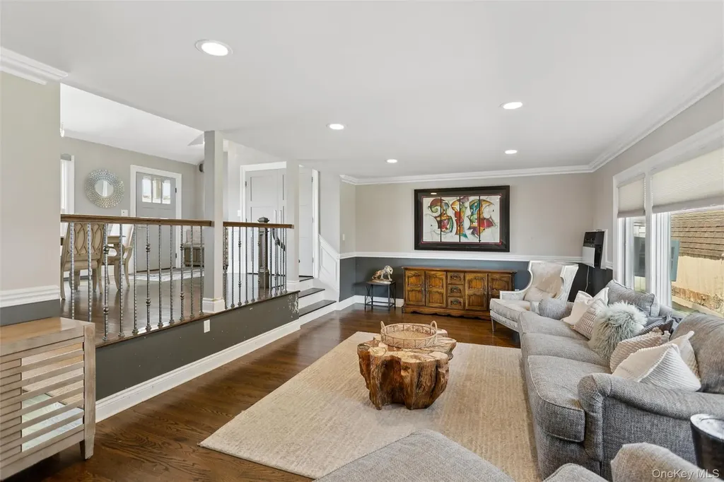 10 Lever Place Plainview NY 11803