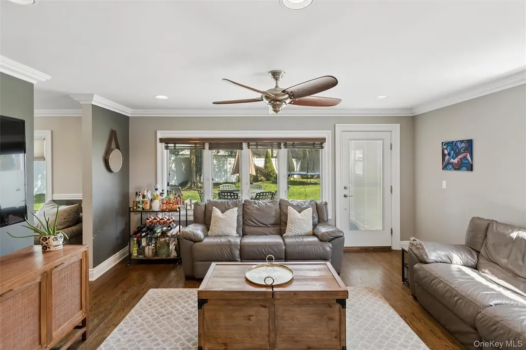 10 Lever Place Plainview NY 11803