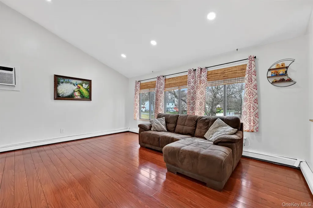 22 Cambridge Circle Monroe NY 10950