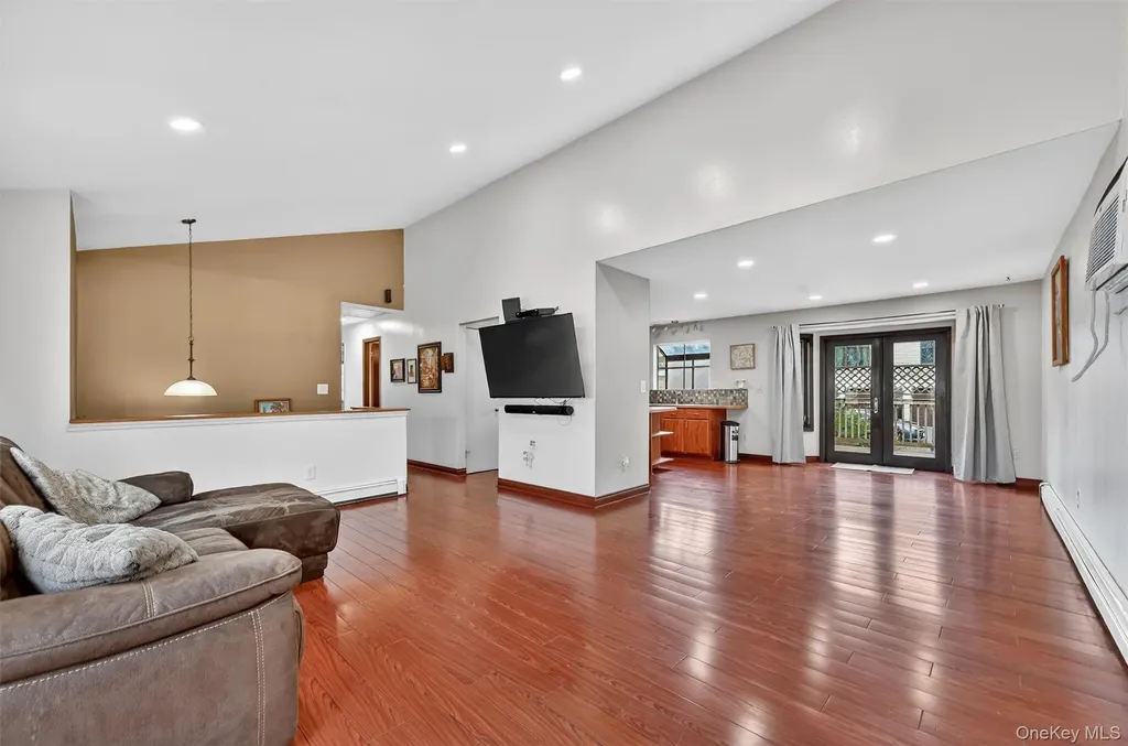 22 Cambridge Circle Monroe NY 10950