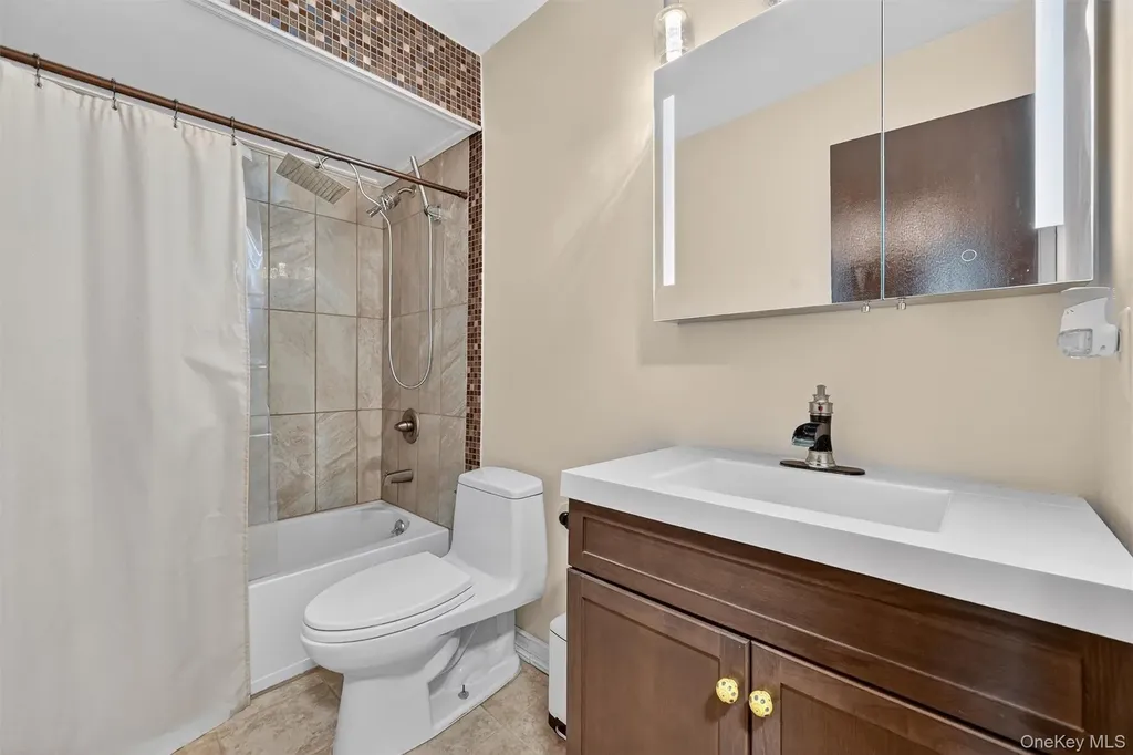 22 Cambridge Circle Monroe NY 10950
