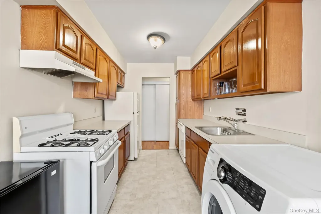180 Kearsing Parkway Monsey NY 10952
