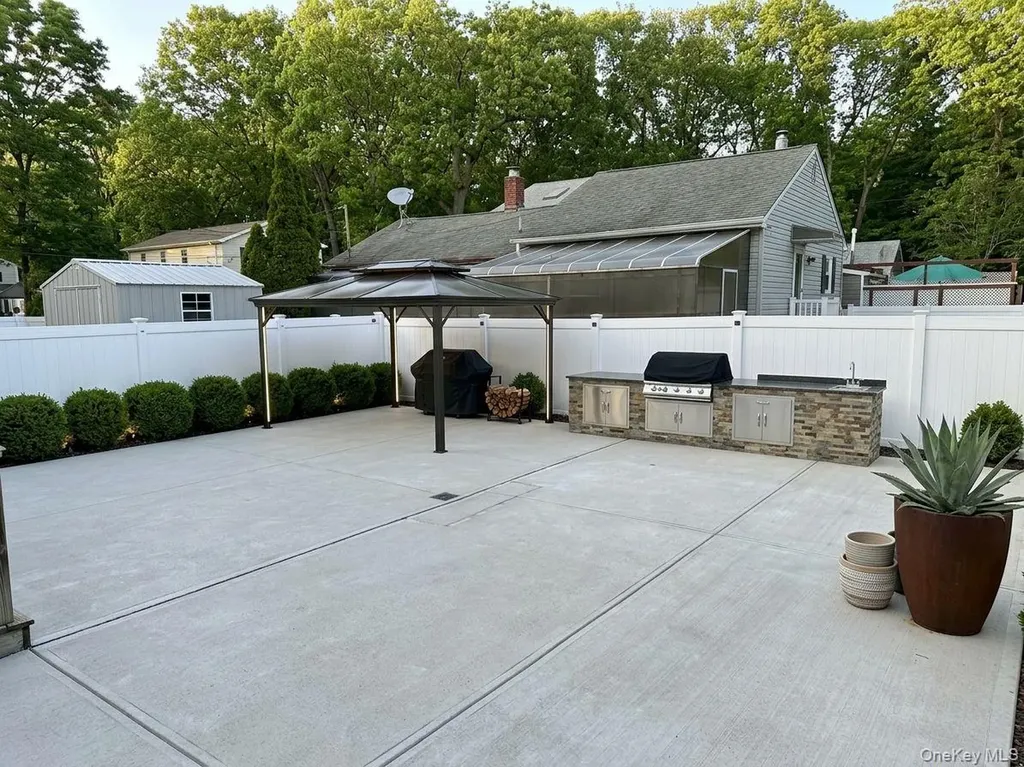 599 Park Avenue West Hempstead NY 11552