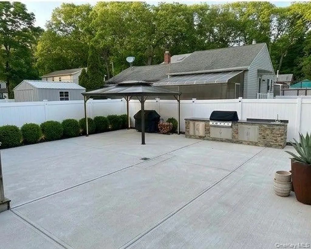 599 Park Avenue West Hempstead NY 11552
