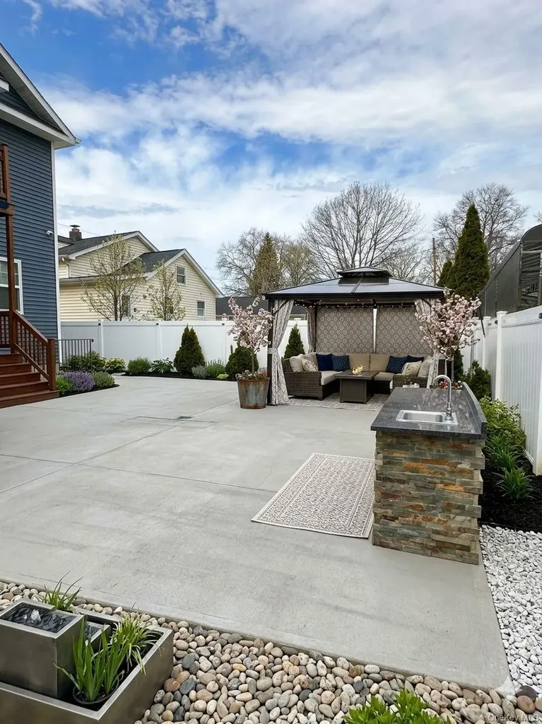 599 Park Avenue West Hempstead NY 11552