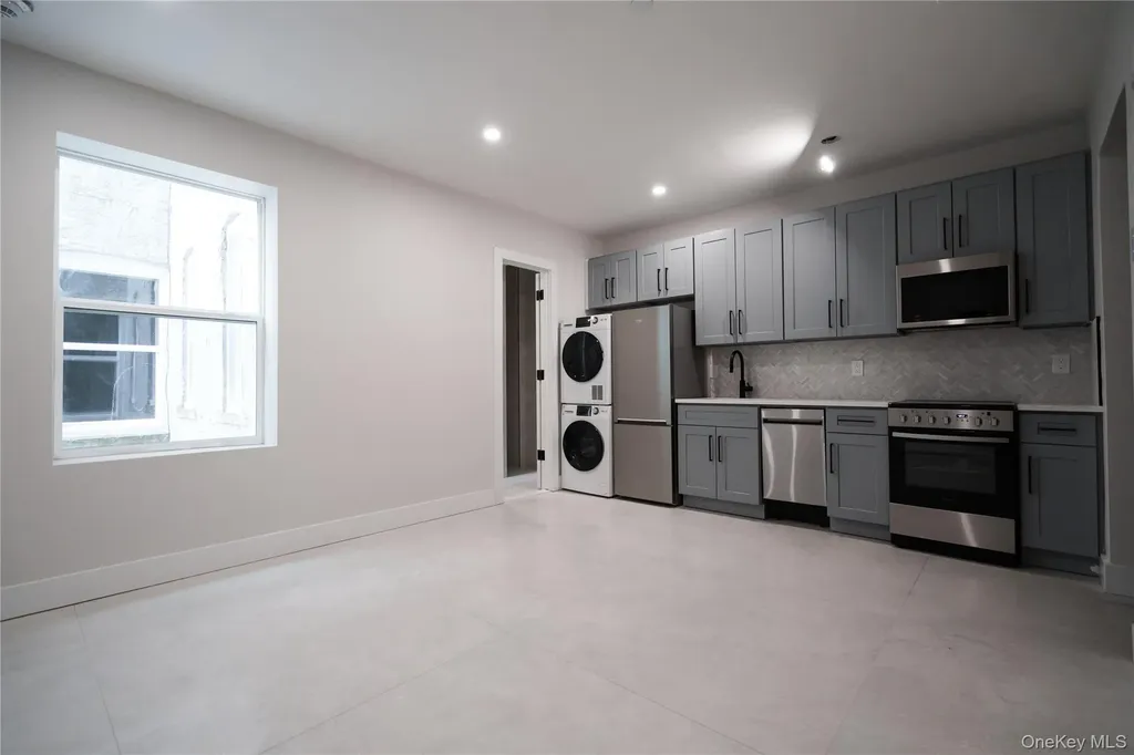 315 1p W Broadway Long Beach NY 11561