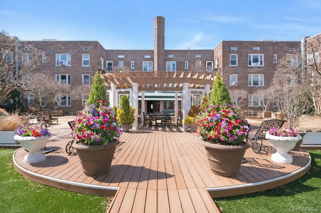 101 Old Mamaroneck Road White Plains NY 10605