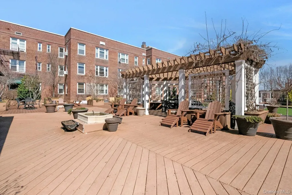 101 Old Mamaroneck Road White Plains NY 10605