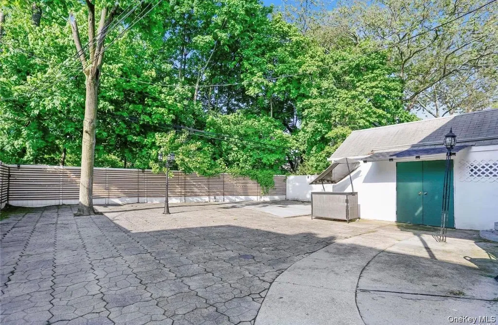 30 Norfolk Drive E Elmont NY 11003
