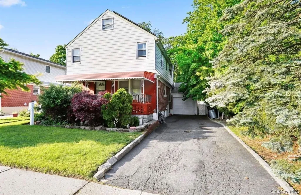30 Norfolk Drive E Elmont NY 11003