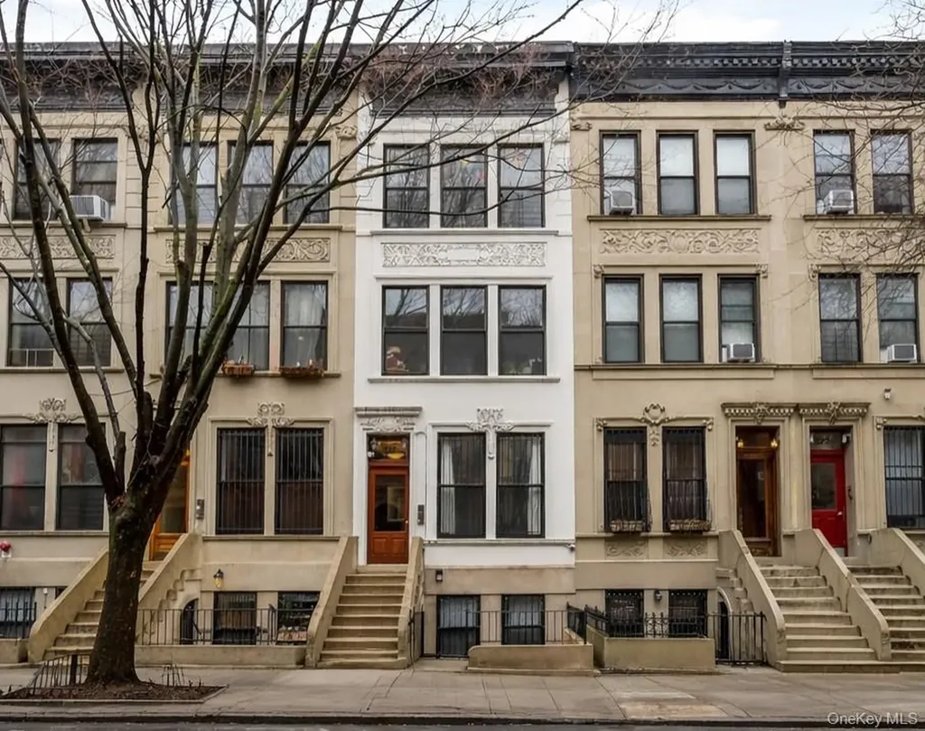 New York (Manhattan) NY, 518 W 149th Street