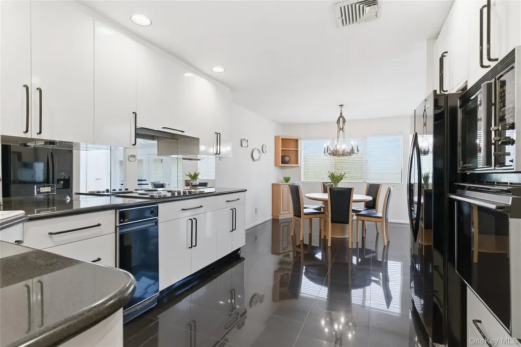 30 Yale Drive Manhasset NY 11030