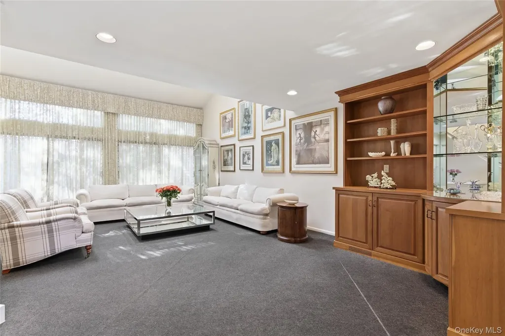 30 Yale Drive Manhasset NY 11030
