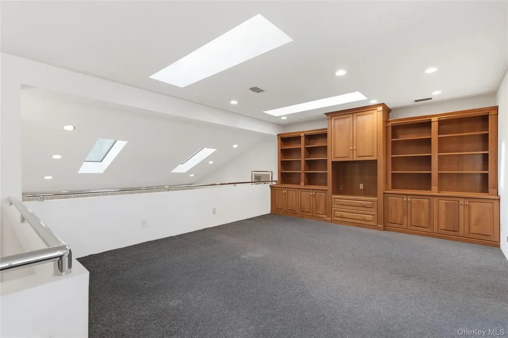 30 Yale Drive Manhasset NY 11030