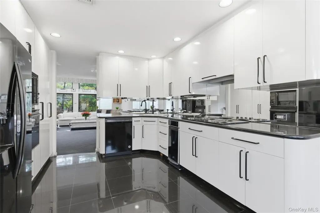 30 Yale Drive Manhasset NY 11030