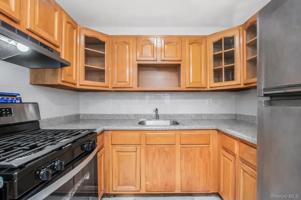 819 E 223rd Street Bronx NY 10466