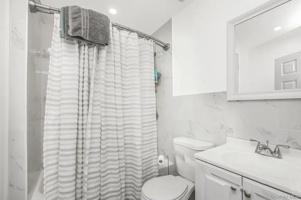 819 E 223rd Street Bronx NY 10466