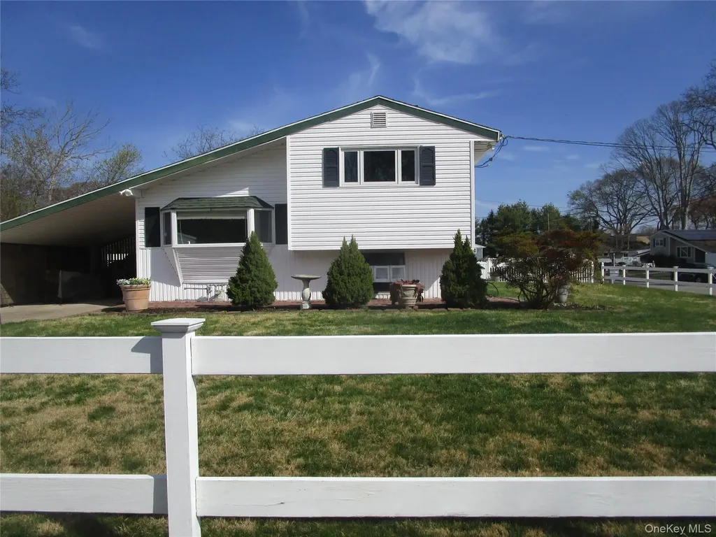 116 Holly Road Centereach NY 11720
