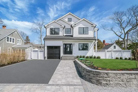 405 S Oakwood Drive Laurel NY 11948