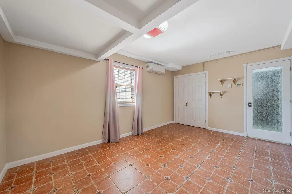 26 Grace Lane Levittown NY 11756