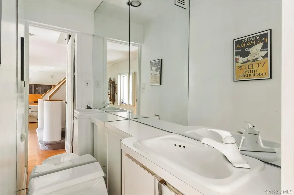 7 Lincoln Road Great Neck NY 11021