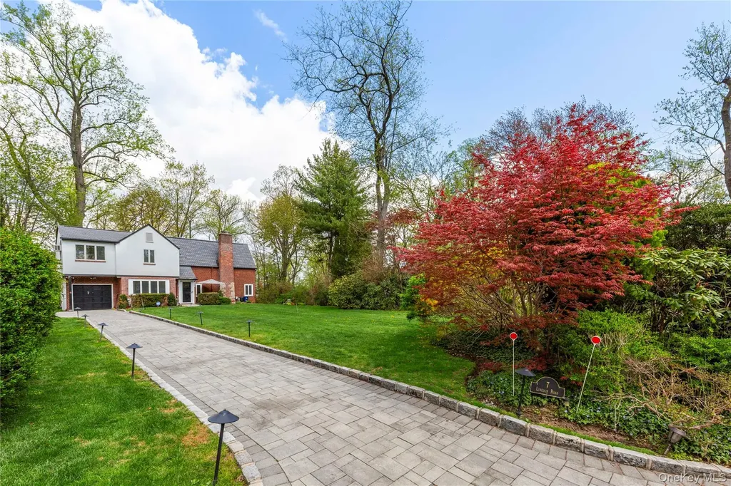 7 Lincoln Road Great Neck NY 11021