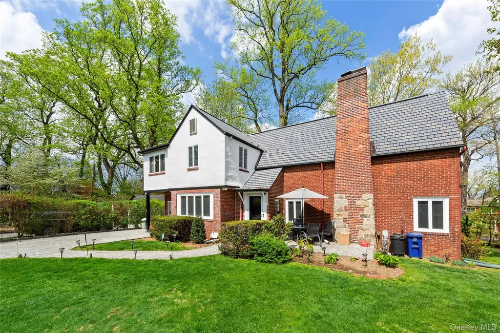 7 Lincoln Road Great Neck NY 11021