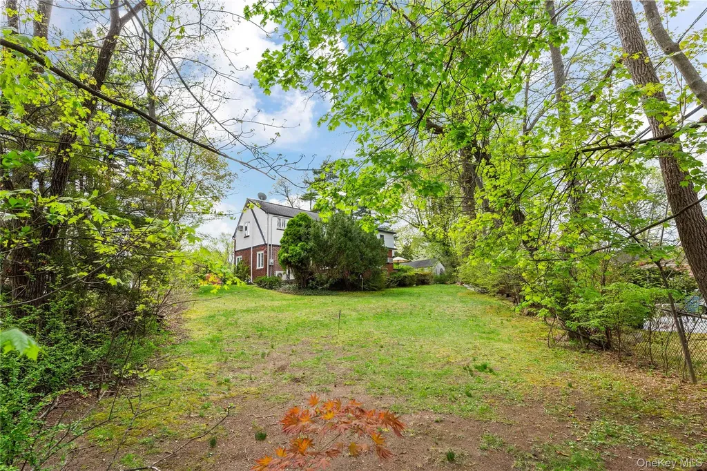 7 Lincoln Road Great Neck NY 11021